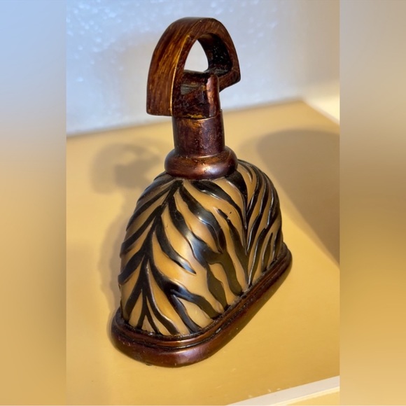 VINTAGE 2 Pc. Set - Animal Print Glass Handpainted Knick-Knack & Leopard Candle - Picture 9 of 11